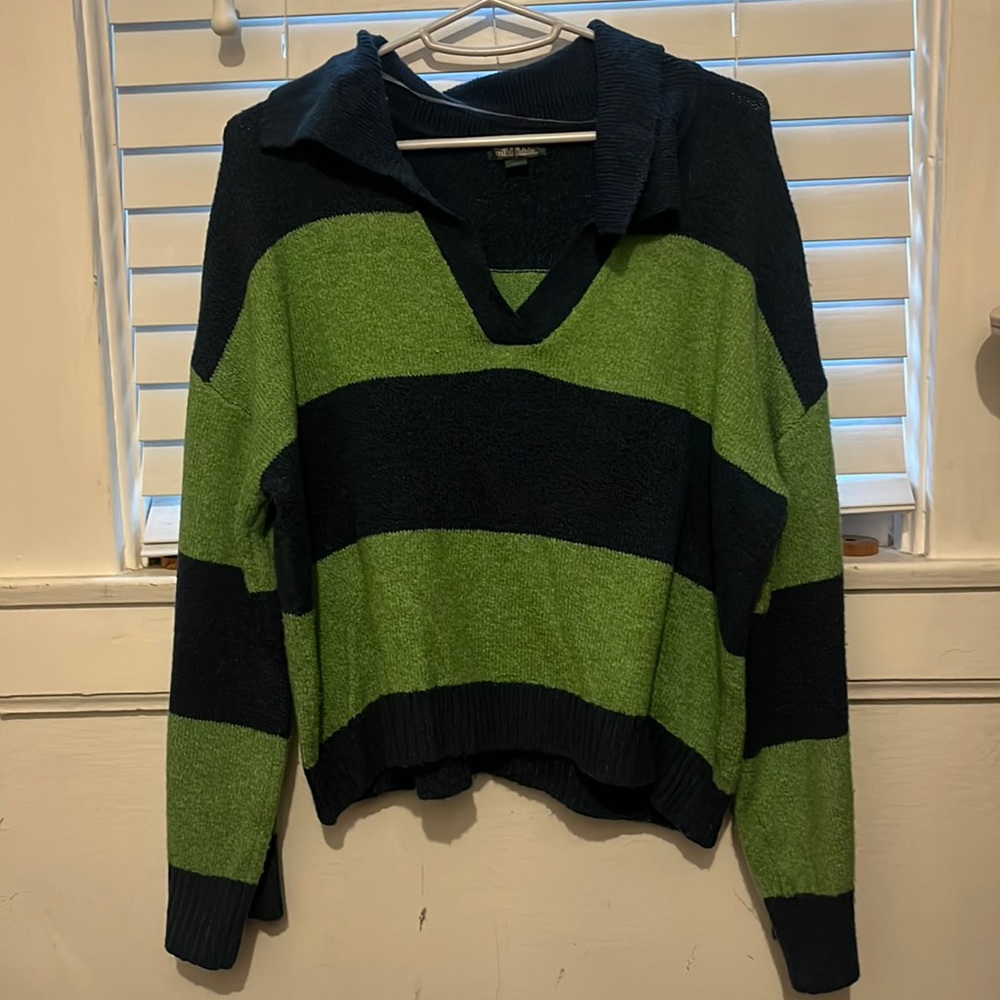 Cropped blue and green striped long-sleeve with collar